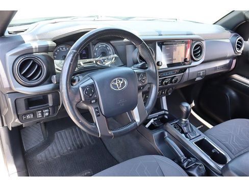 Used 2017 Toyota Tacoma TRD Sport w/ Premium & Technology Package RWD image 17