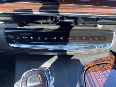 Used 2023 Cadillac Escalade ESV Premium Luxury image 27