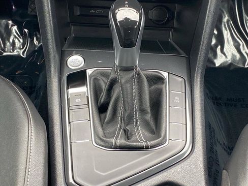 Used 2022 Volkswagen Tiguan SE image 11