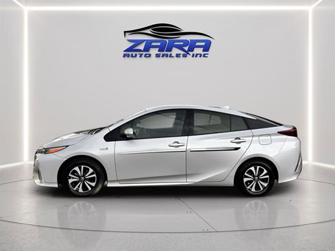 Used 2018 Toyota Prius Prime Plus image 3