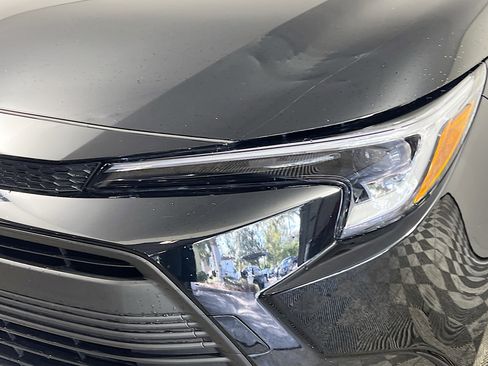 Used 2025 Toyota Corolla XLE image 12