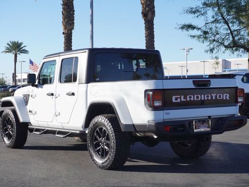 Used 2022 Jeep Gladiator Sport image 3