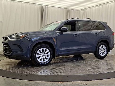 Used 2024 Toyota Grand Highlander AWD image 3