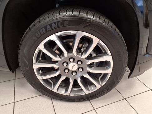 Used 2021 GMC Acadia Denali w/ Denali Technology Package image 8