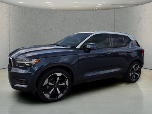 Used 2021 Volvo XC40 T5 Momentum w/ Premium Package AWD/4WD image 9