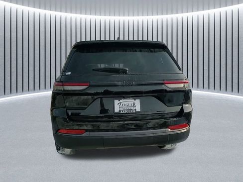 New 2026 Jeep Grand Cherokee Altitude image 11