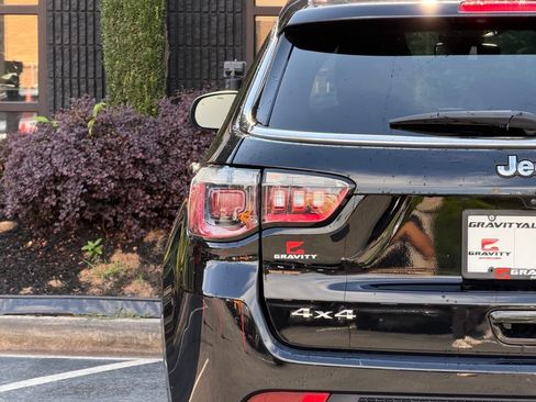 Used 2022 Jeep Compass Latitude AWD/4WD image 15
