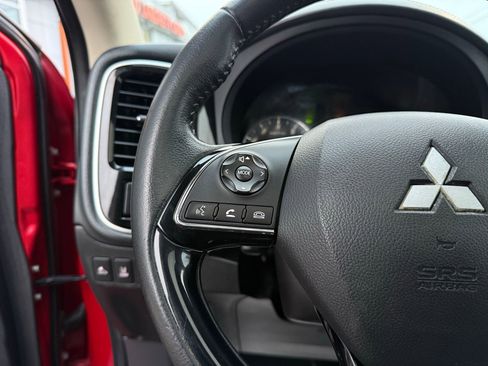 Used 2020 Mitsubishi Outlander SE image 48