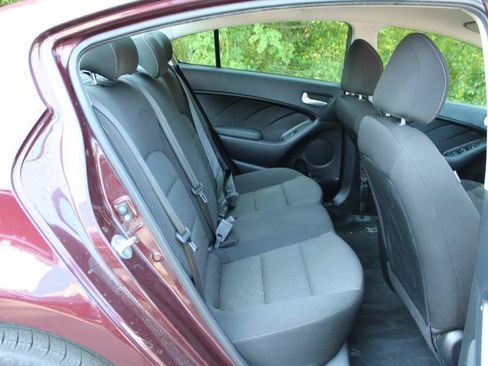 Used 2018 Kia Forte LX FWD image 12