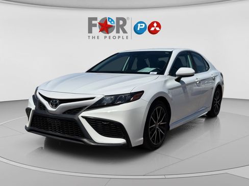 Used 2021 Toyota Camry SE FWD image 1