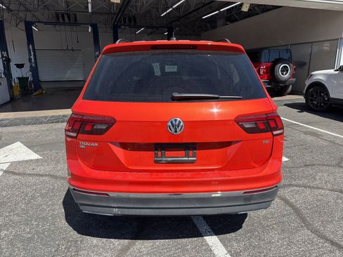 Used 2018 Volkswagen Tiguan SE w/ Panoramic Sunroof Package image 6
