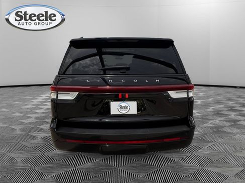 Used 2023 Lincoln Navigator Reserve AWD/4WD image 4