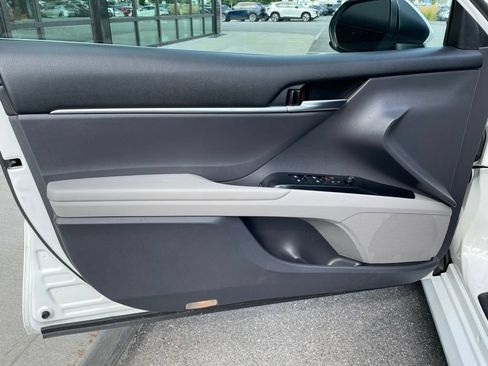 Used 2019 Toyota Camry LE FWD image 9