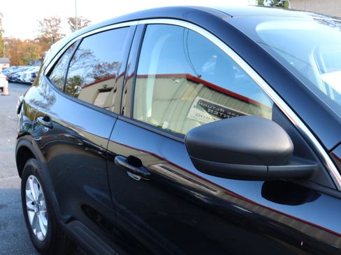 Used 2022 Ford Escape SE image 9