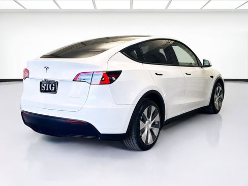 Used 2020 Tesla Model Y Long Range image 4