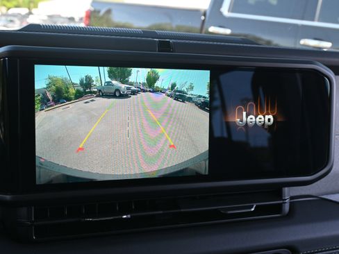 Used 2025 Jeep Wrangler Unlimited Sahara AWD/4WD image 23