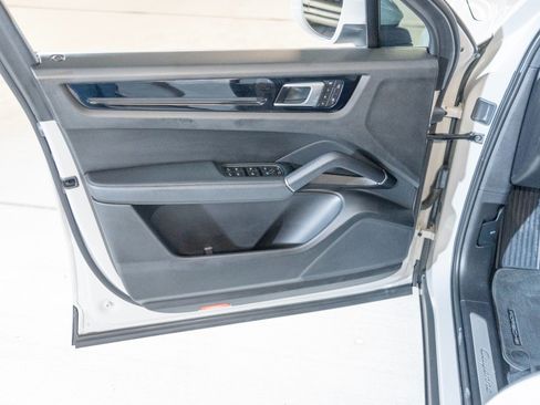 Certified 2023 Porsche Cayenne AWD/4WD image 15