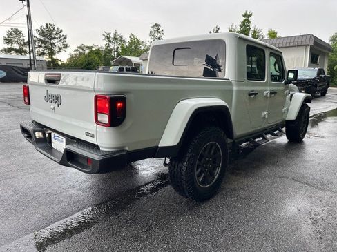 Used 2023 Jeep Gladiator Overland image 5