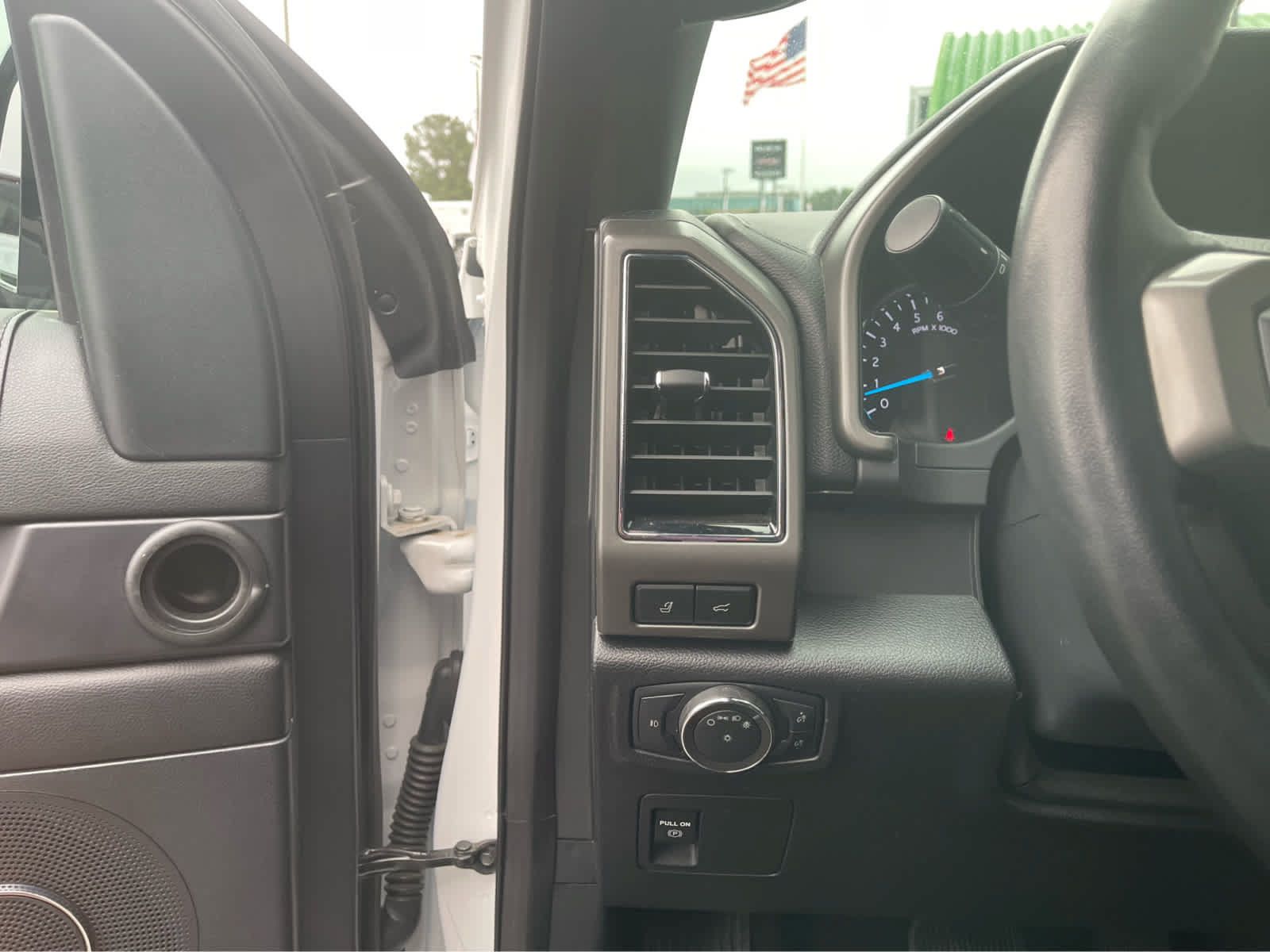Used 2021 Ford Expedition XLT RWD image 14