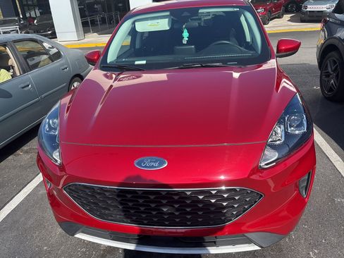 Used 2021 Ford Escape SE image 3
