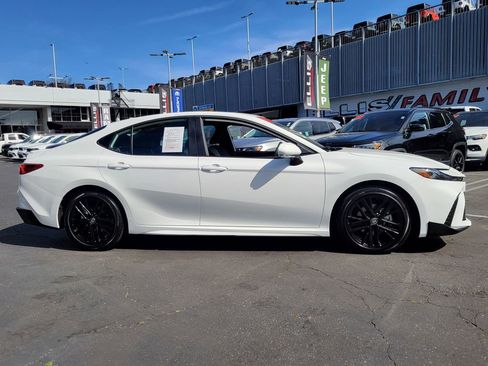 Used 2025 Toyota Camry SE image 27