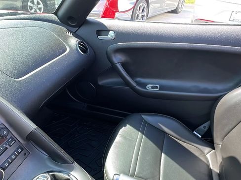 Used 2006 Pontiac Solstice Convertible w/ Premium Package RWD image 12