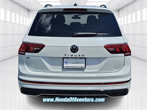 Used 2024 Volkswagen Tiguan SE R-Line image 3