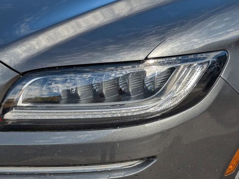 Used 2020 Lincoln Nautilus Reserve w/ Equipment Group 202A image 8