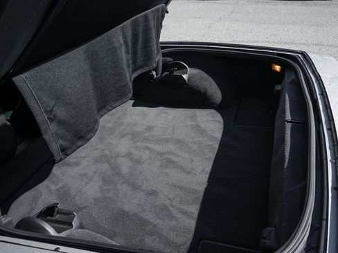 Used 2006 Chevrolet Corvette Coupe w/ Preferred Equipment Group image 9