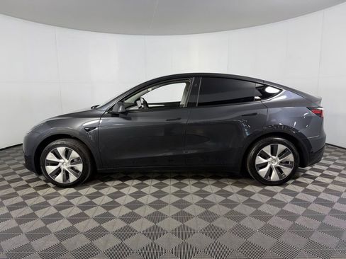 Used 2024 Tesla Model Y 2WD image 9