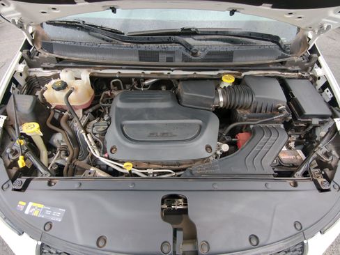 Used 2022 Chrysler Pacifica Touring-L FWD image 34