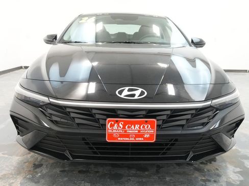 New 2026 Hyundai Elantra SE image 2