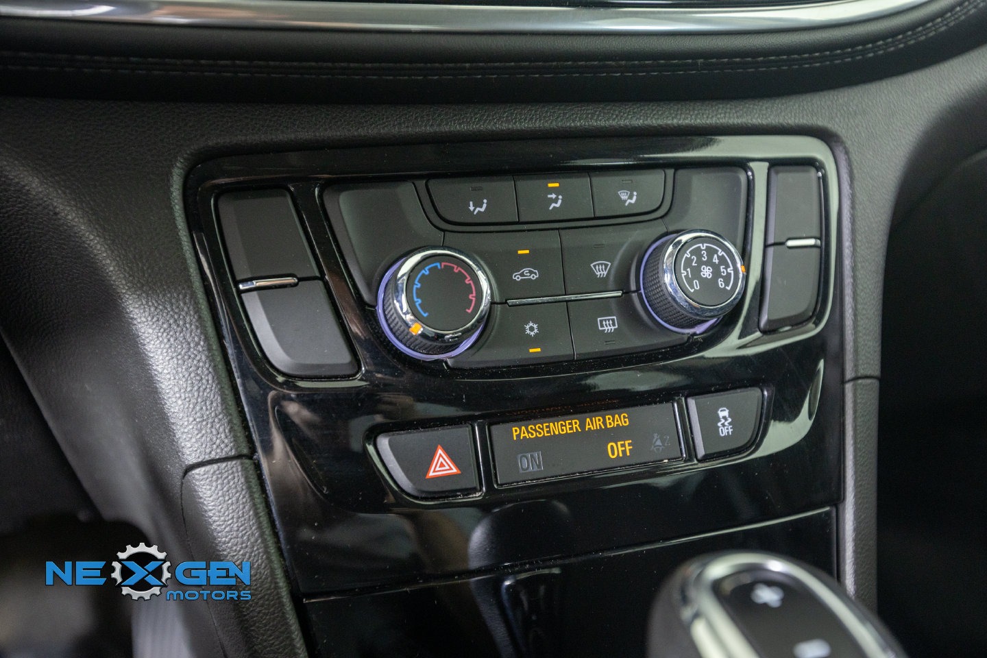 Used 2020 Buick Encore Preferred w/ Safety Package FWD image 22