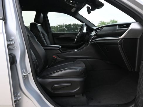 Used 2023 Jeep Grand Cherokee Altitude AWD/4WD image 24