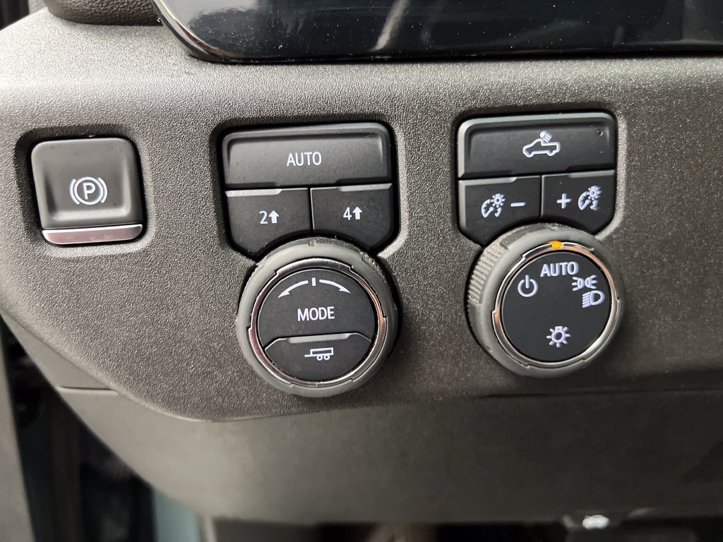 Used 2025 Chevrolet Silverado 1500 LT AWD/4WD image 44