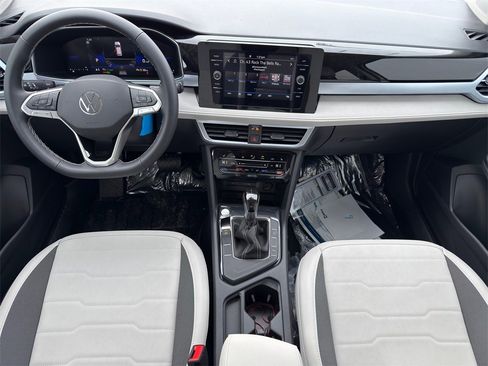 New 2026 Volkswagen Taos SE image 25