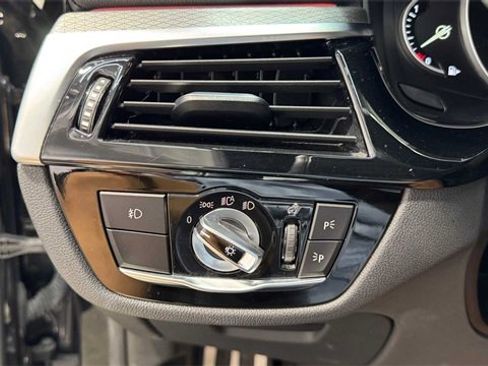 Used 2018 BMW 530i image 22