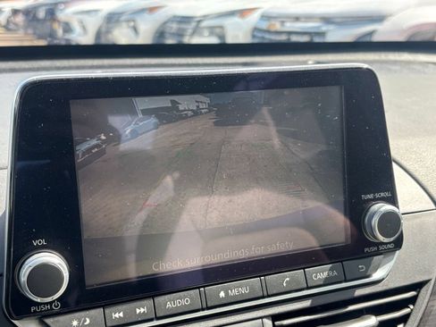 Used 2025 Nissan Altima 2.5 SV FWD image 23
