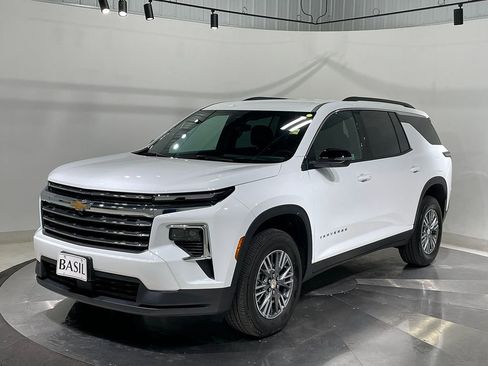 Used 2025 Chevrolet Traverse LT AWD/4WD image 8