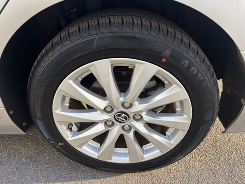 Used 2018 Toyota Camry LE image 30