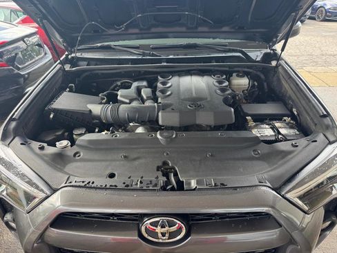 Used 2017 Toyota 4Runner TRD Off-Road AWD/4WD image 10