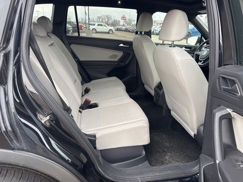 Used 2020 Volkswagen Tiguan SE R-Line image 11