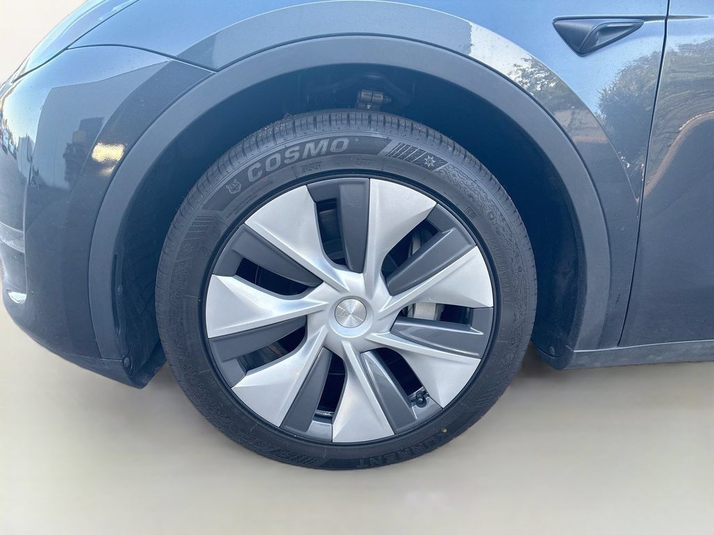 Used 2025 Tesla Model Y Long Range RWD image 29