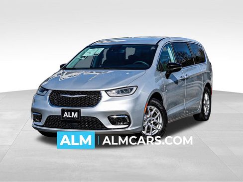 Used 2024 Chrysler Pacifica Touring-L image 1