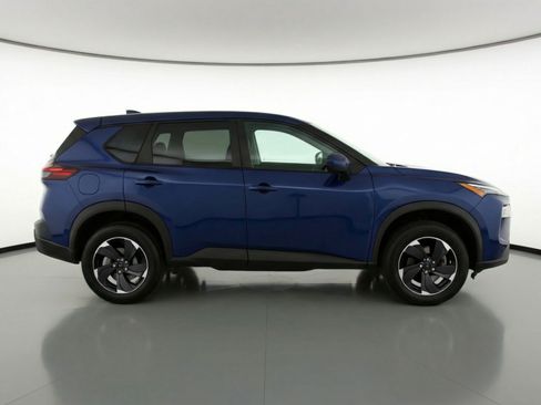 Used 2025 Nissan Rogue SV FWD image 11