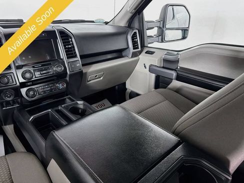 Used 2017 Ford F150 XLT w/ Equipment Group 302A Luxury AWD/4WD image 22