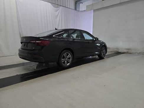 Used 2023 Volkswagen Jetta SE FWD image 4