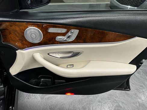 Used 2019 Mercedes-Benz E 300 4MATIC w/ Premium 1 Package image 18