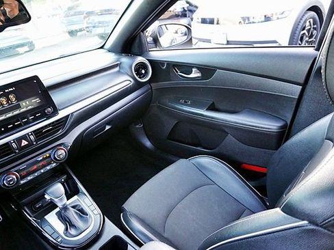 Used 2022 Kia Forte GT-Line w/ GT-Line Premium Package image 21