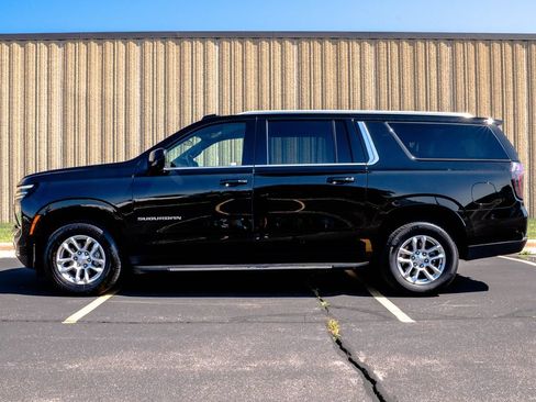 Certified 2025 Chevrolet Suburban LT AWD/4WD image 11